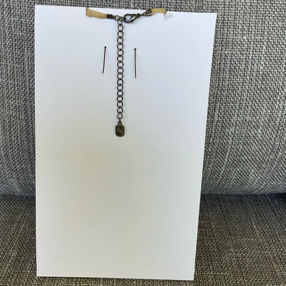 Shell Button Necklace and Earring Set - Picture 9 of 11